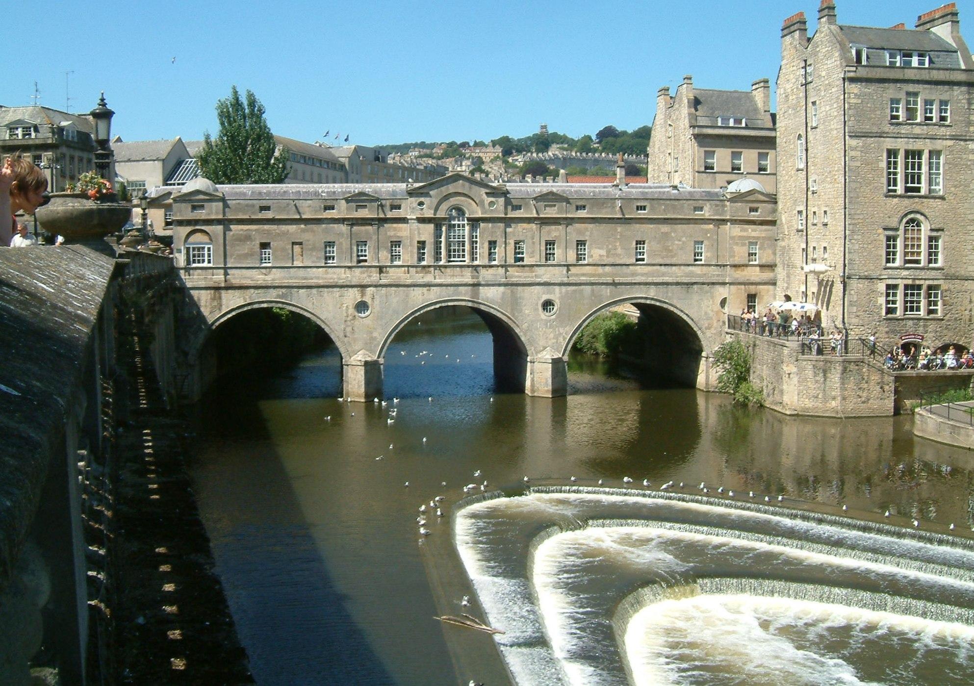 http://commons.wikimedia.org/wiki/File:Bath_Pulteney_Bridge.JPG
