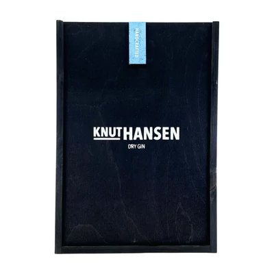 Knut Hansen Dry gin fa díszdobozban 2 pohárral (0,5L / 42%)